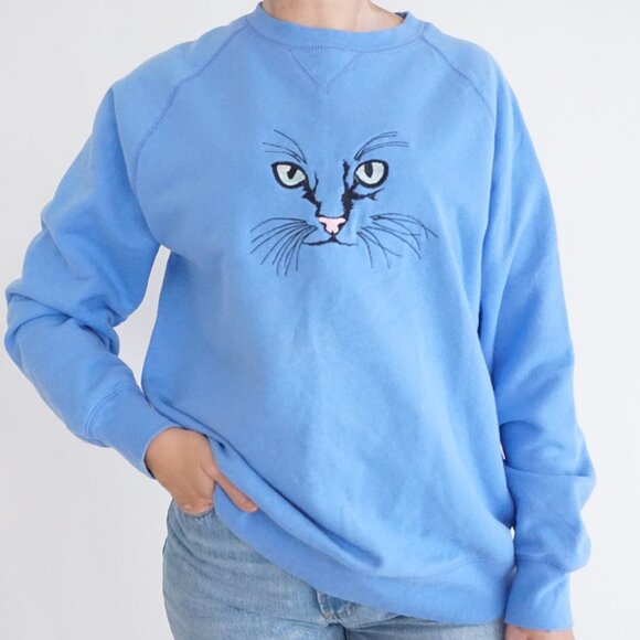 Hanes Nano Blue Cat Eye Embroidered Sweatshirt Cozy 90's Cabincore Sweater M - Picture 1 of 12